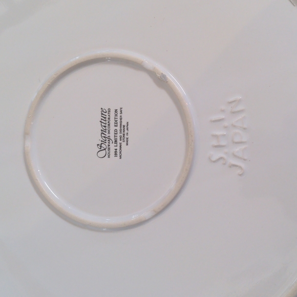 Christmas Classics Cake Plate with Server - Picture 4 of 7